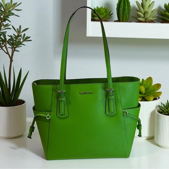 #731 Michael Kors Voyager Tote Bag - Picture 1 of 2
